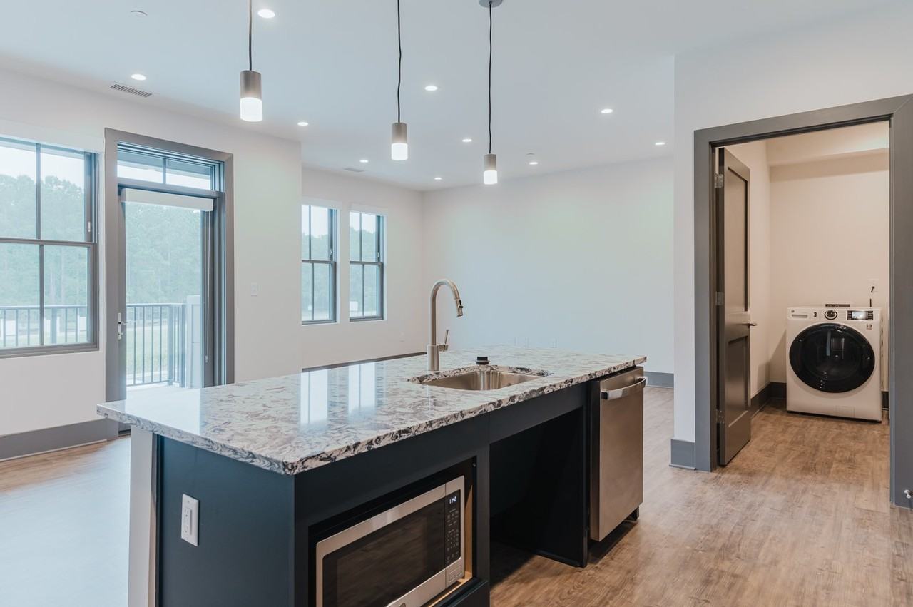 25 Minetta Ln - Photo 3 of 15