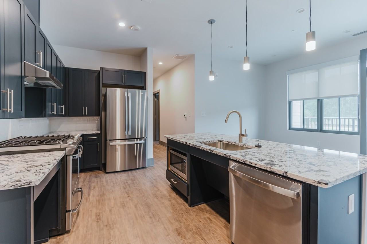25 Minetta Ln - Photo 4 of 15