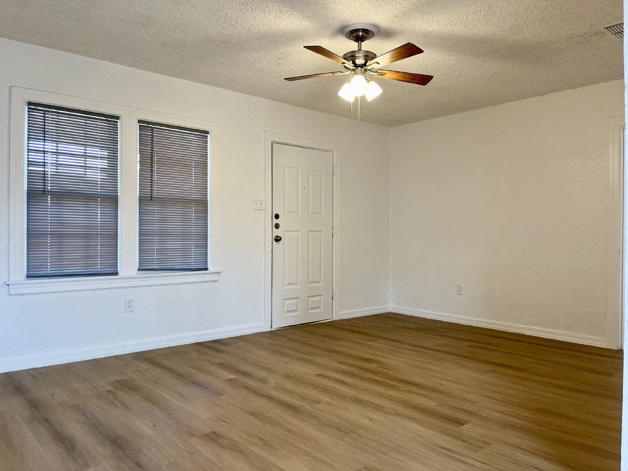 2723 36th St - Photo 3 of 17