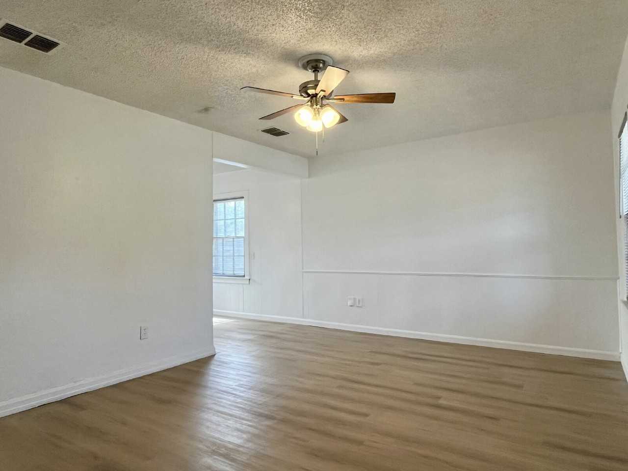 2723 36th St - Photo 4 of 17