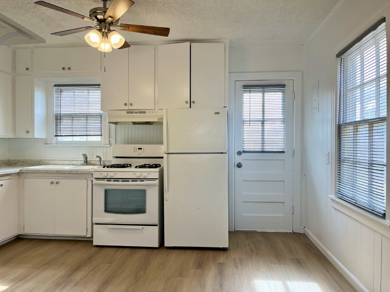 2723 36th St - Photo 5 of 17
