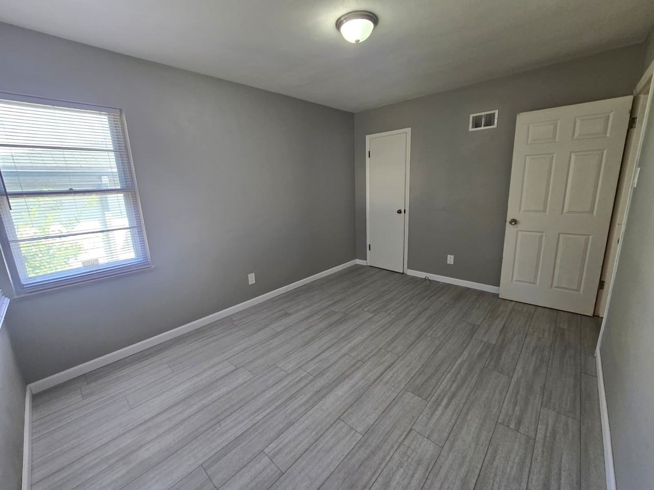 853 Hornsby Avenue - Photo 5 of 9