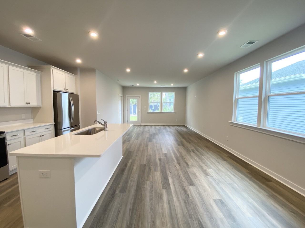 55 Lockwood Dr - Photo 2 of 21