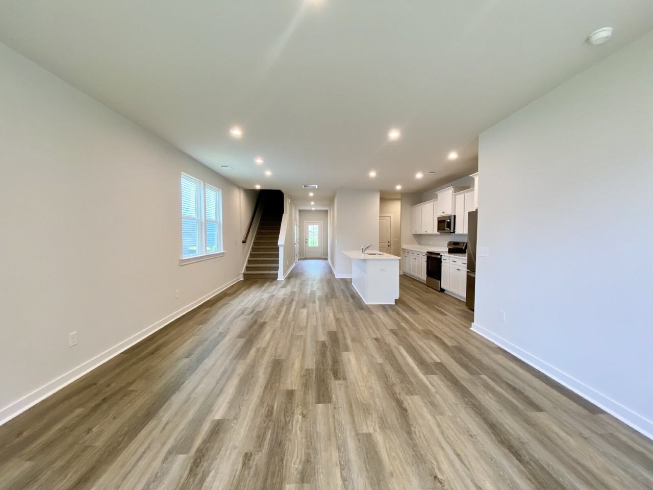 55 Lockwood Dr - Photo 3 of 21