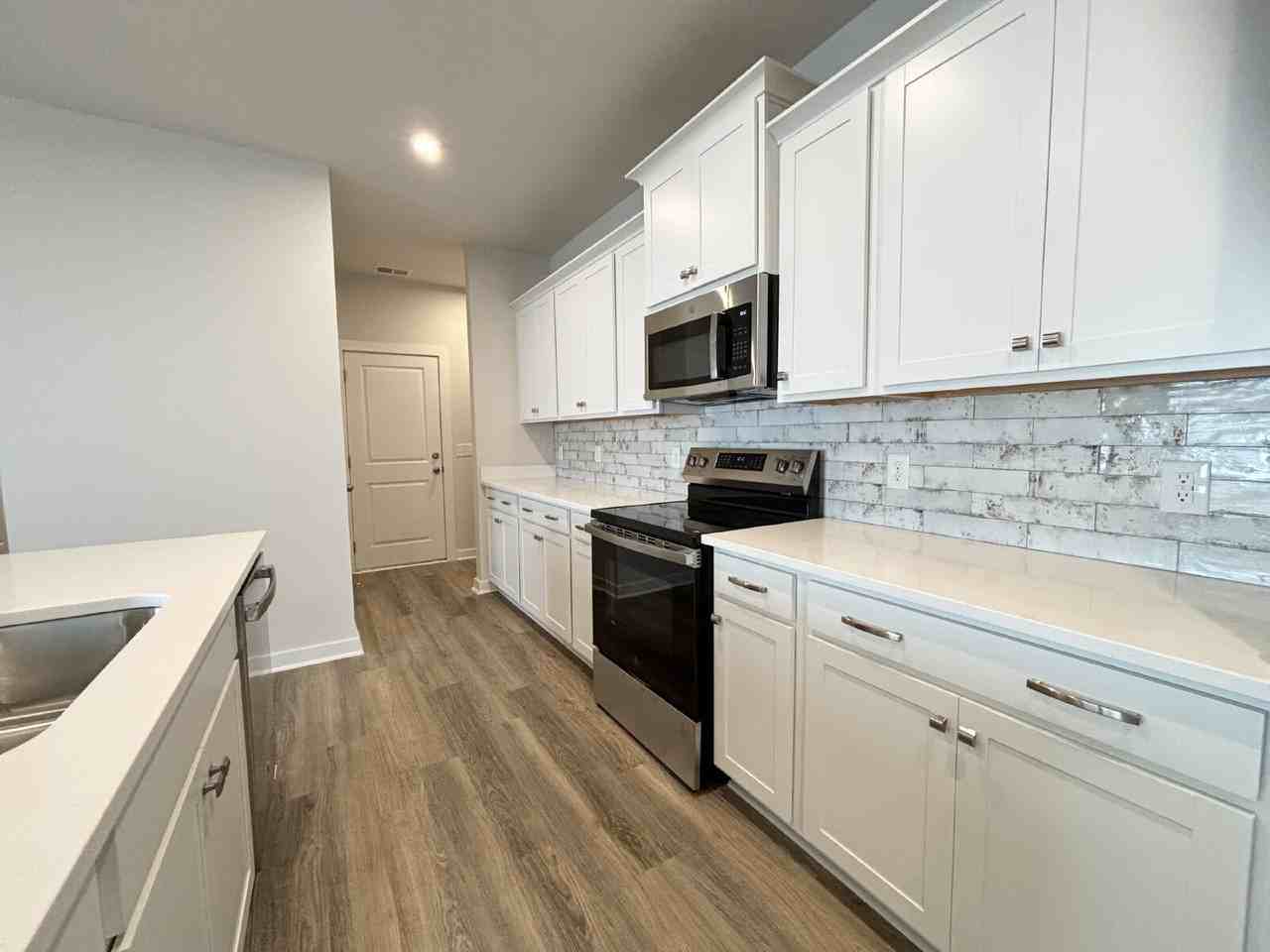 55 Lockwood Dr - Photo 4 of 21