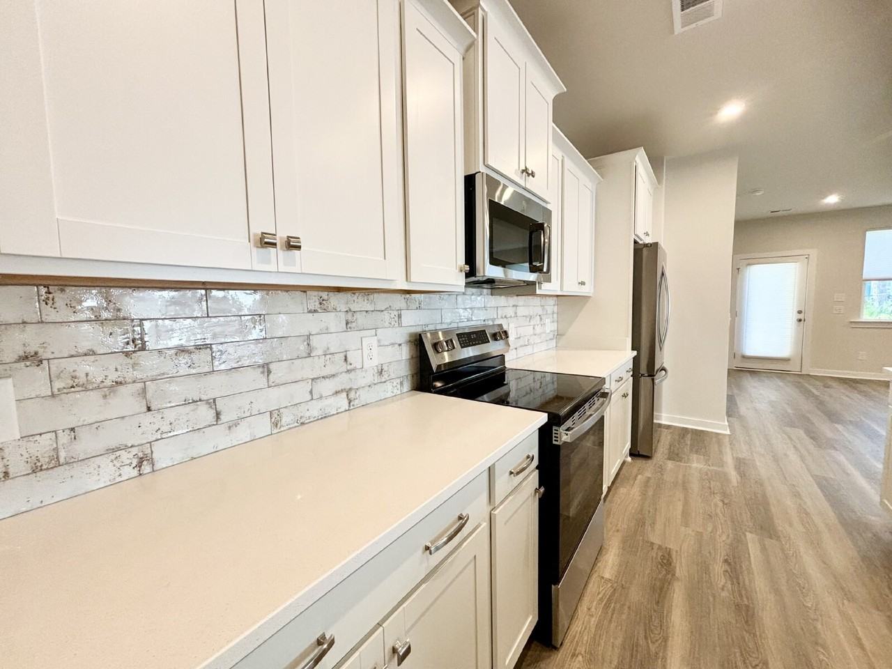 55 Lockwood Dr - Photo 6 of 21