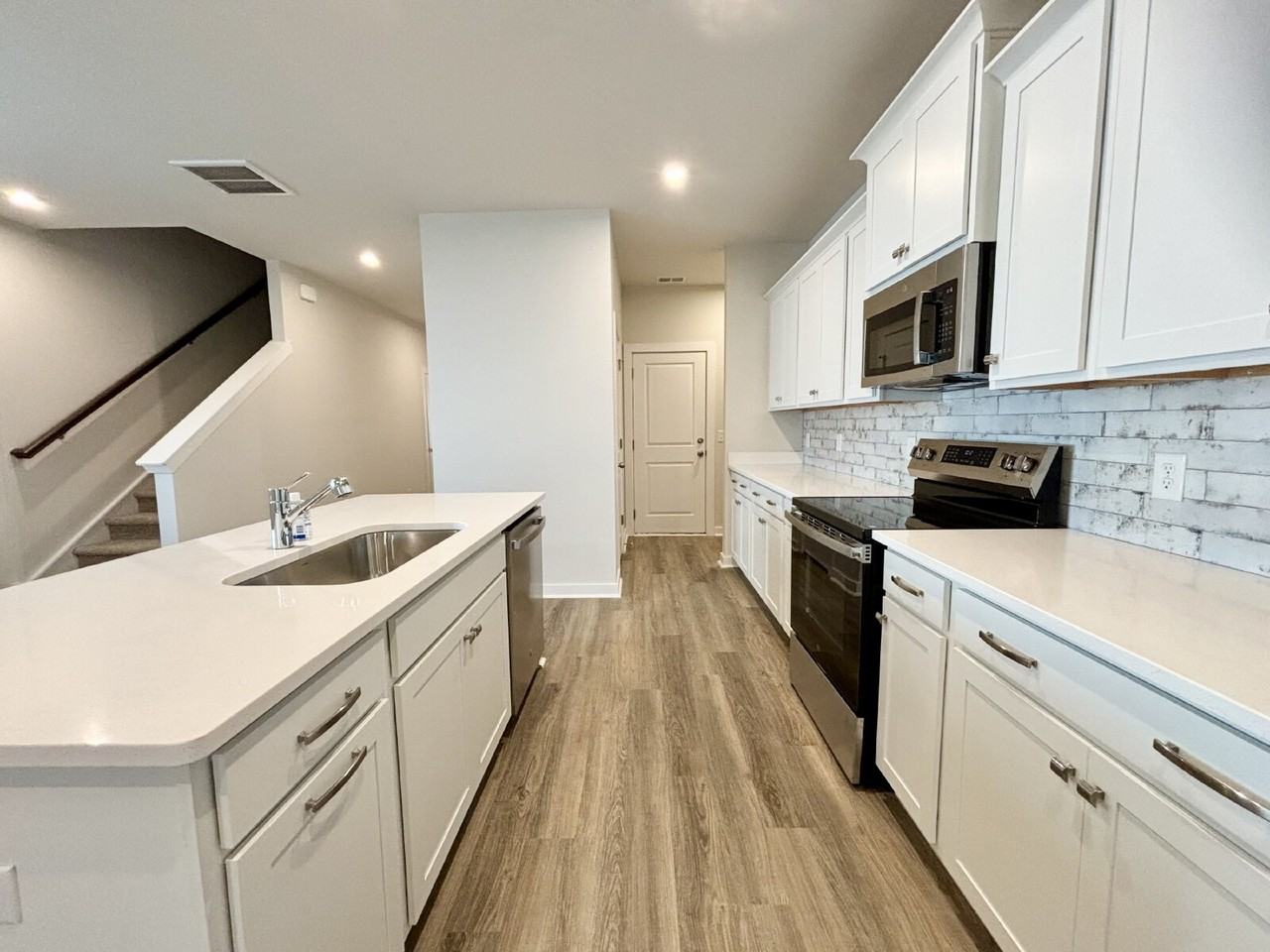 55 Lockwood Dr - Photo 7 of 21