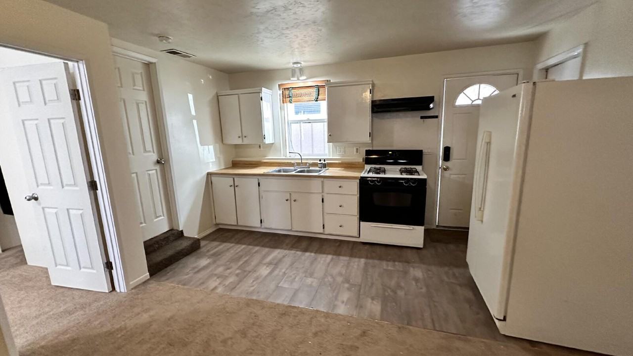 545 W Big Bear Blvd #3 - Photo 3 of 13