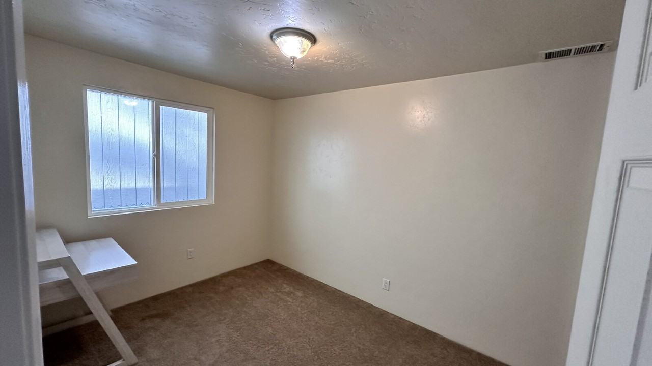 545 W Big Bear Blvd #3 - Photo 5 of 13