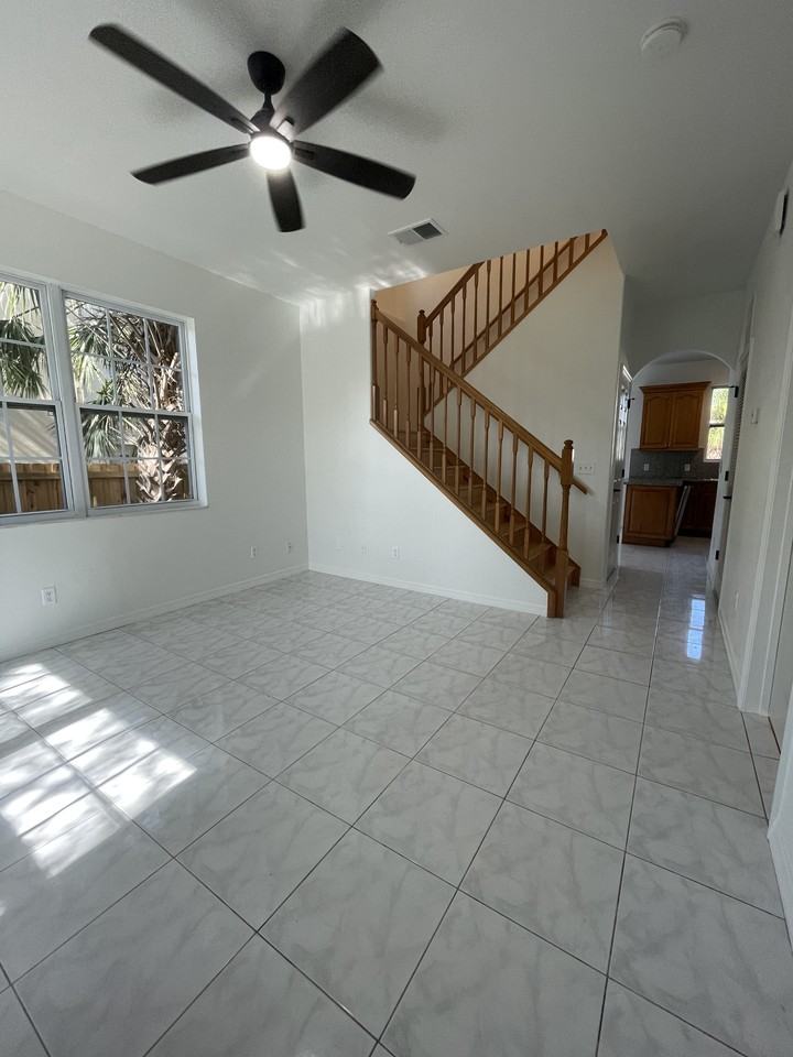 123 Kenwood Ave #123 - Photo 5 of 34