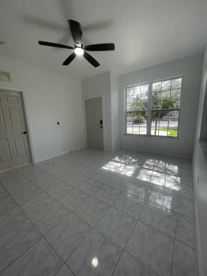 123 Kenwood Ave #123 - Photo 6 of 34