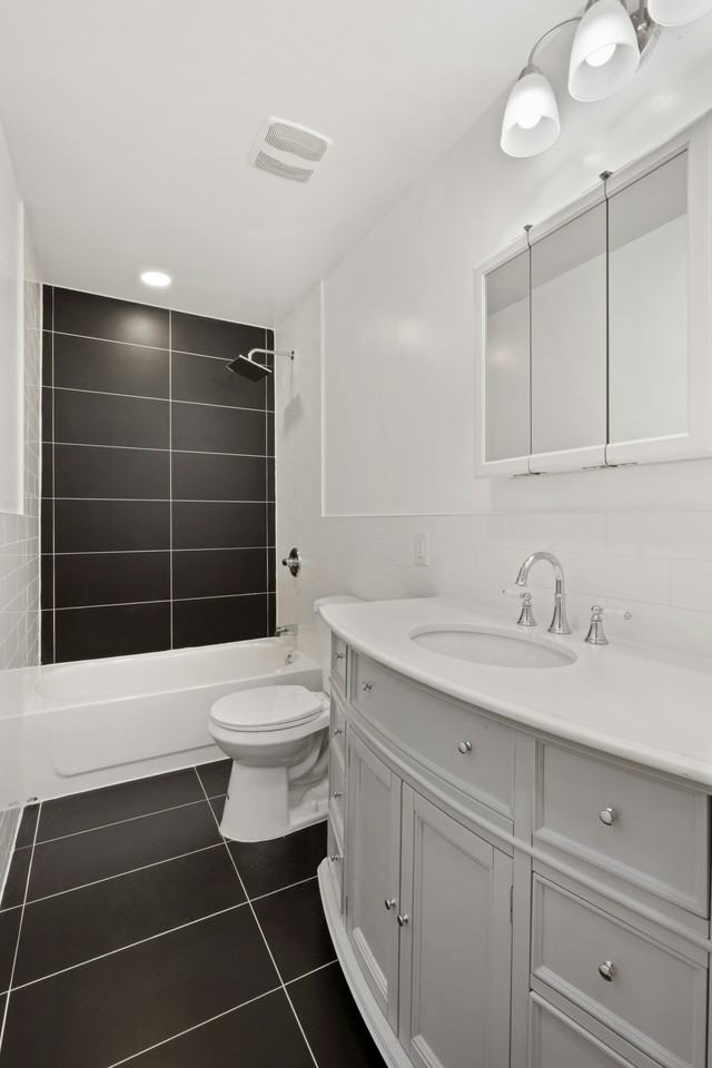 497 Madison St - Photo 4 of 12