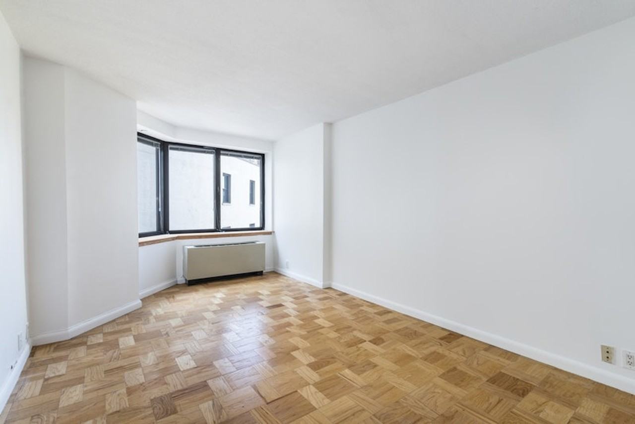 415 E 37th St #8L - Photo 3 of 10