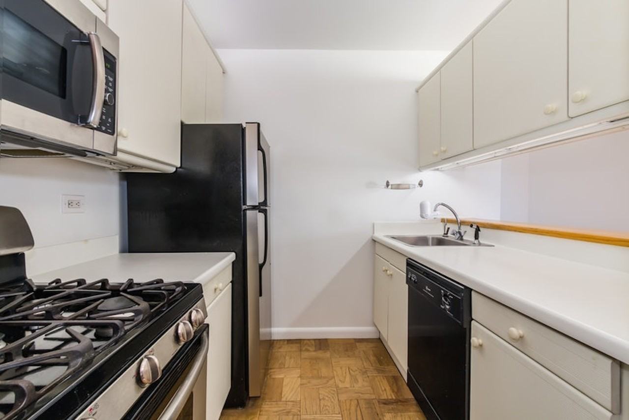 415 E 37th St #8L - Photo 5 of 10