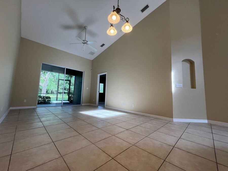 2633 Rutledge Ct - Photo 2 of 11