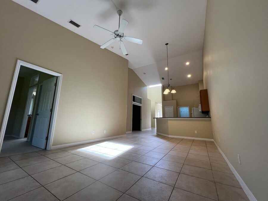 2633 Rutledge Ct - Photo 3 of 11
