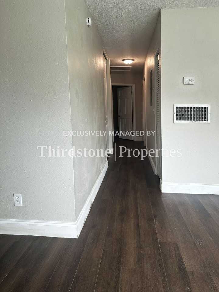 8544 Oak Leaf Road - Photo 6 of 31