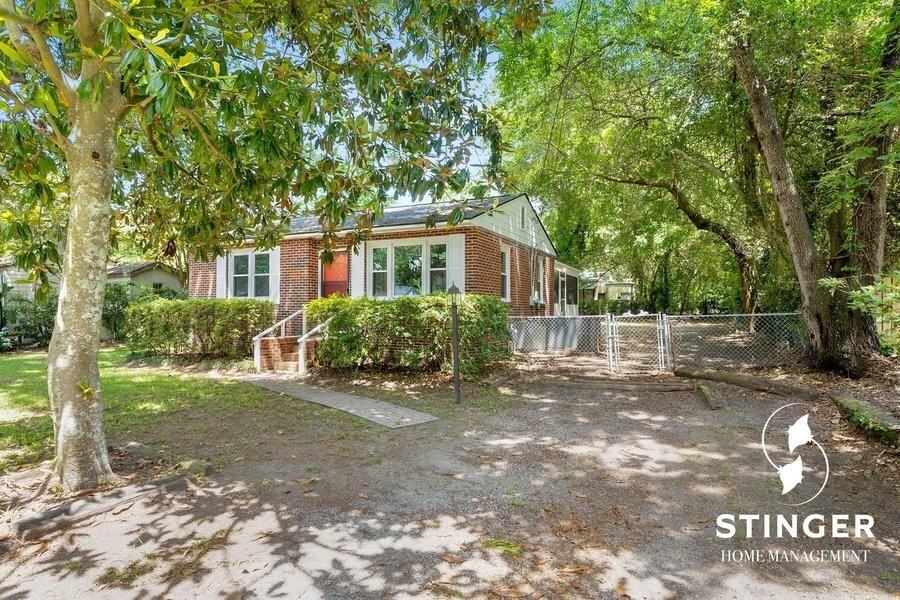 153 Williams St - Photo 3 of 20