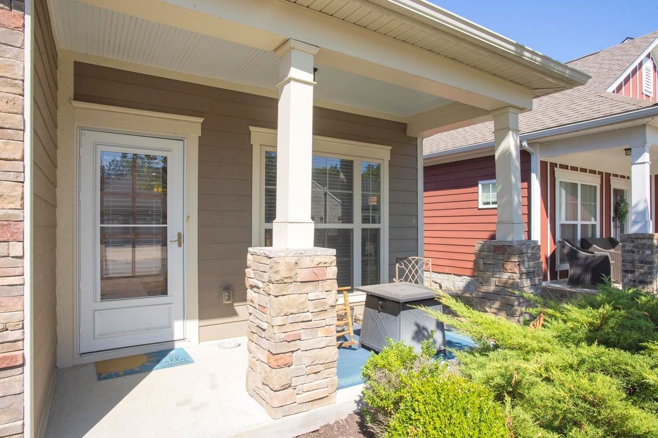 1123 Frewin Street - Photo 7 of 28