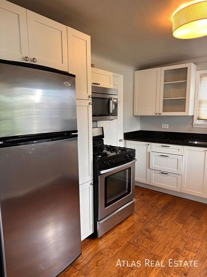 1029 E Wesley Ave - Photo 2 of 7