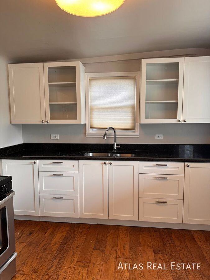 1029 E Wesley Ave - Photo 3 of 7