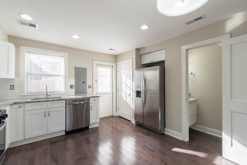 3351 Clay Pl Ne - Photo 2 of 15