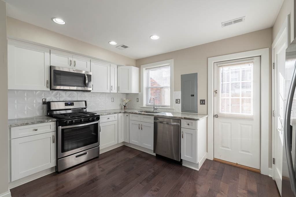 3351 Clay Pl Ne - Photo 3 of 15