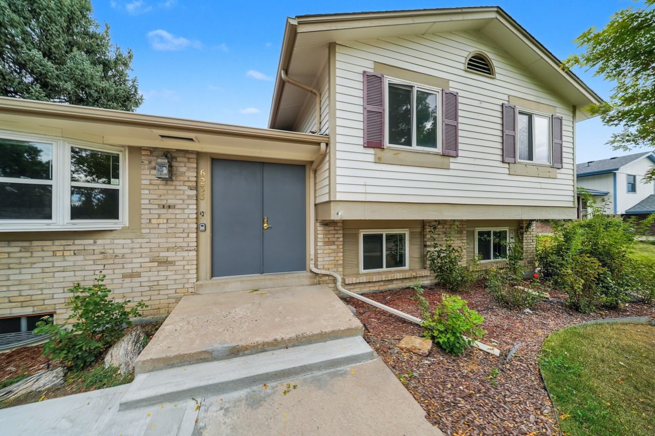 6233 W Caley Ave - Photo 2 of 39