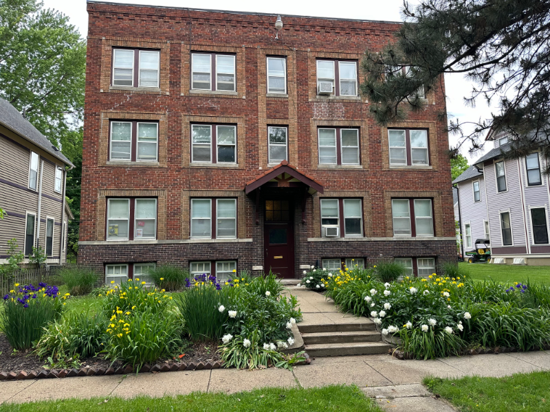 820 17th St #7 - Photo 2 of 11