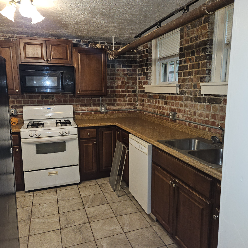 820 17th St #7 - Photo 3 of 11