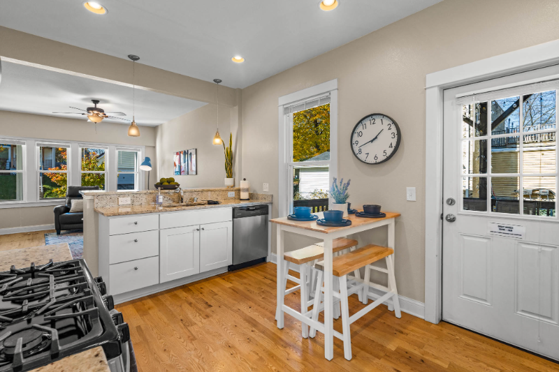 2138 N Hubbard St #2138 - Photo 6 of 15