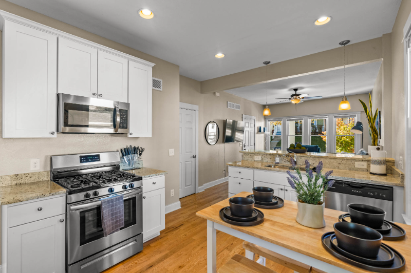 2138 N Hubbard St #2138 - Photo 7 of 15