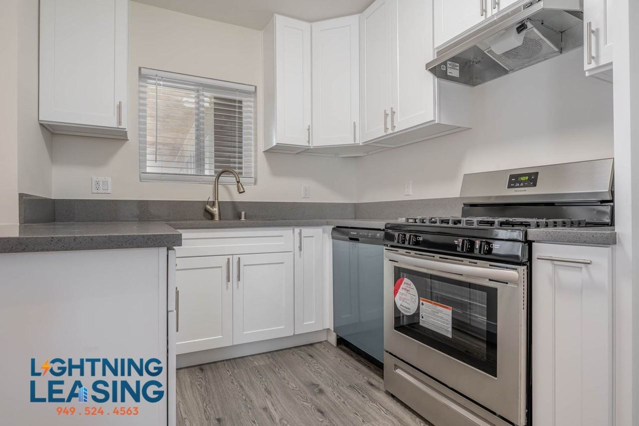 13958 Vanowen St #6D - Photo 2 of 9