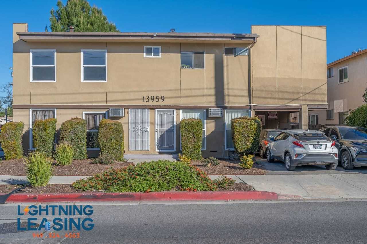 13958 Vanowen St #6D - Photo 3 of 9