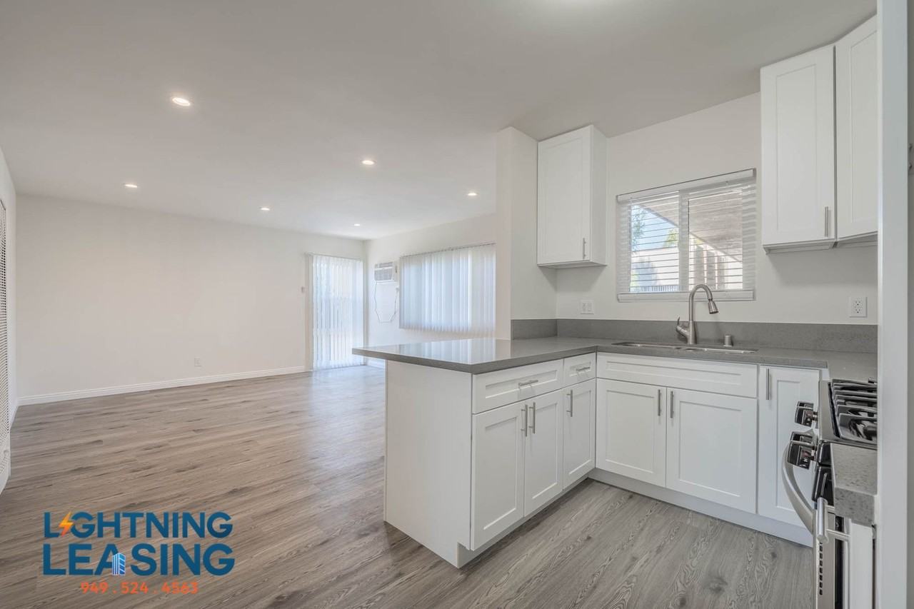 13958 Vanowen St #6D - Photo 4 of 9