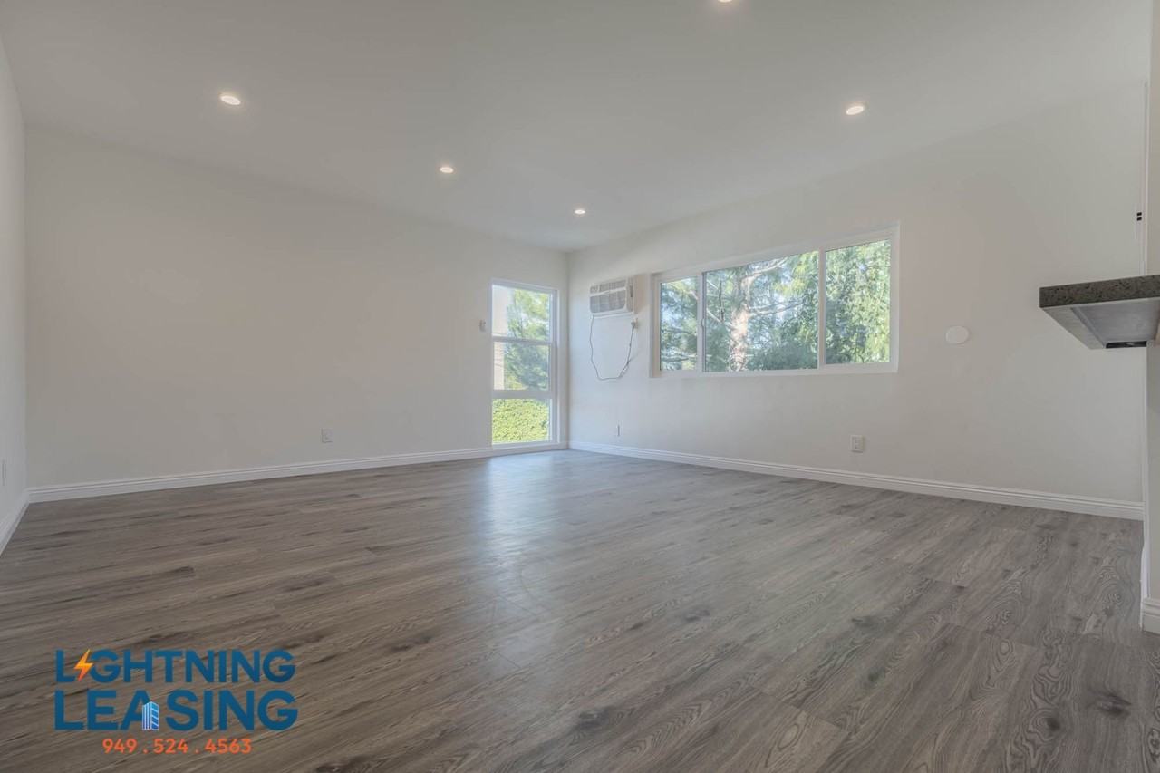 13958 Vanowen St #6D - Photo 5 of 9