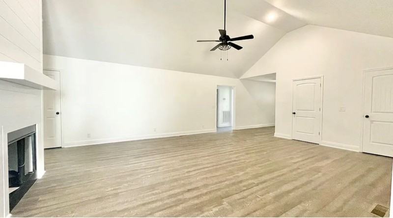 3128 Crow Rd Ne - Photo 2 of 8