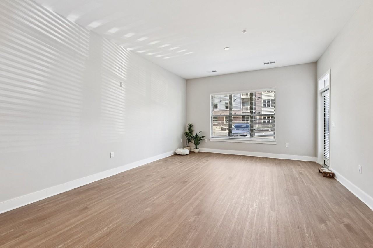 Elms Shady Grove - Photo 4 of 47