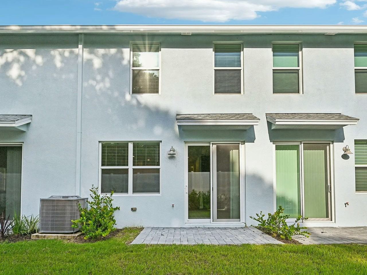 458 Salisbury Circle - Photo 3 of 16