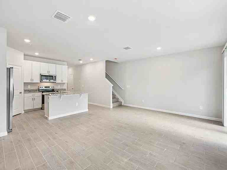 458 Salisbury Circle - Photo 4 of 16