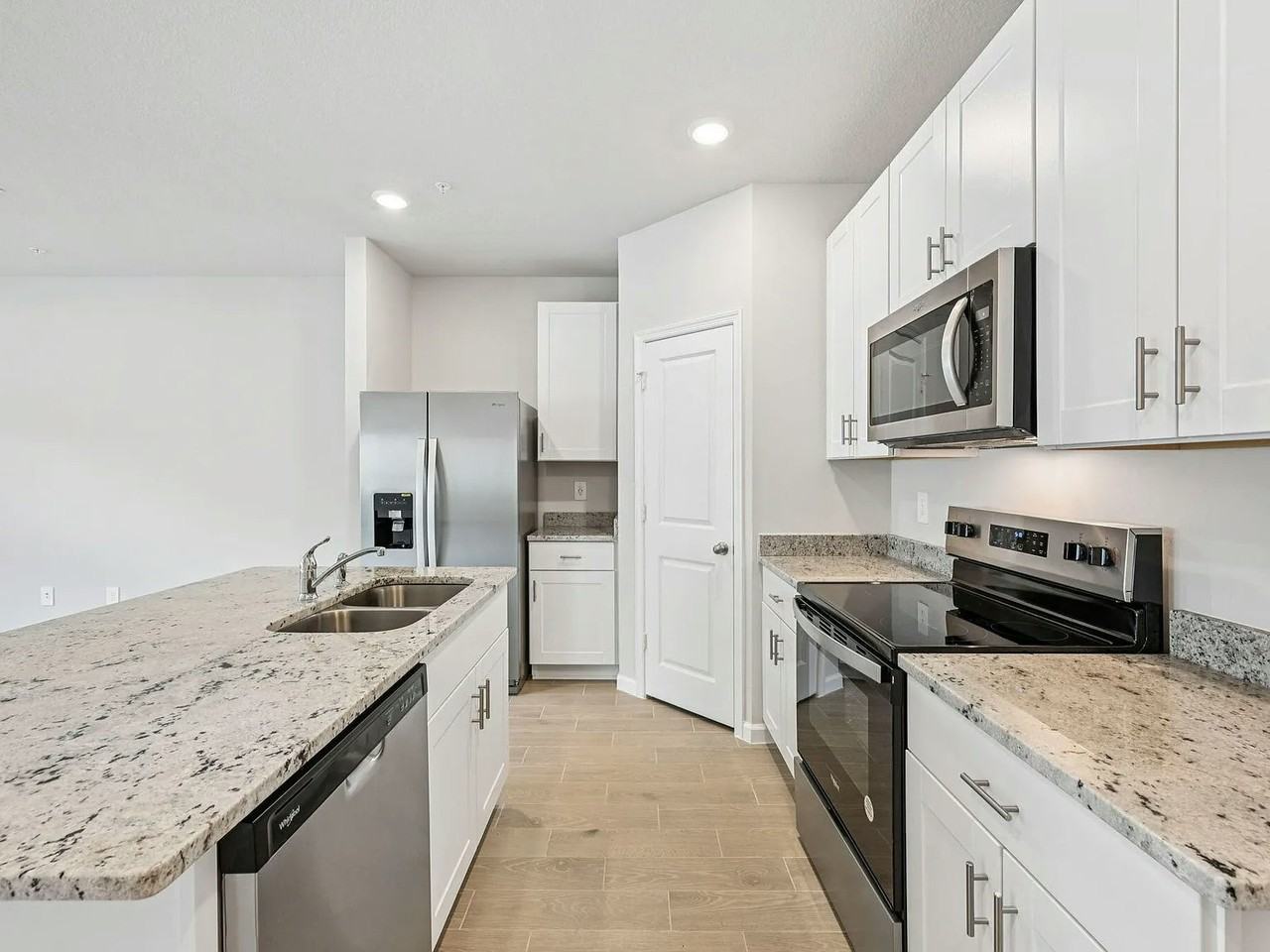 458 Salisbury Circle - Photo 5 of 16