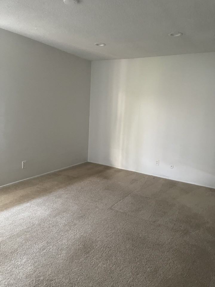 1270 Cordova St - Photo 6 of 9