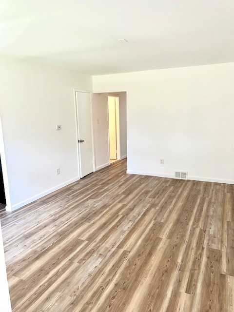 ELEANOR COURT APTS - Photo 2 of 14