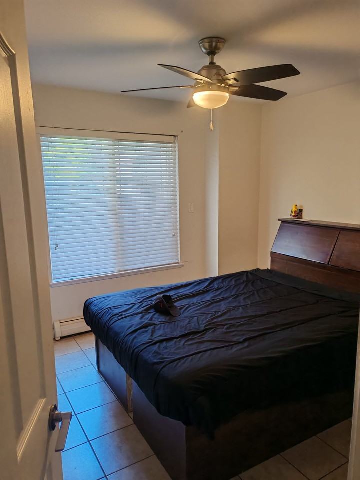 7965 155a St #B - Photo 5 of 7