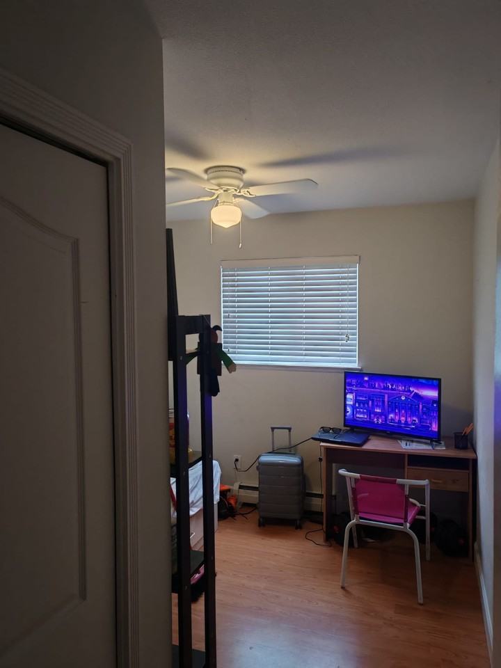 7965 155a St #B - Photo 6 of 7