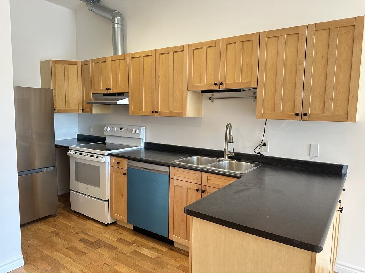 2909 Dundas St W - Photo 2 of 18