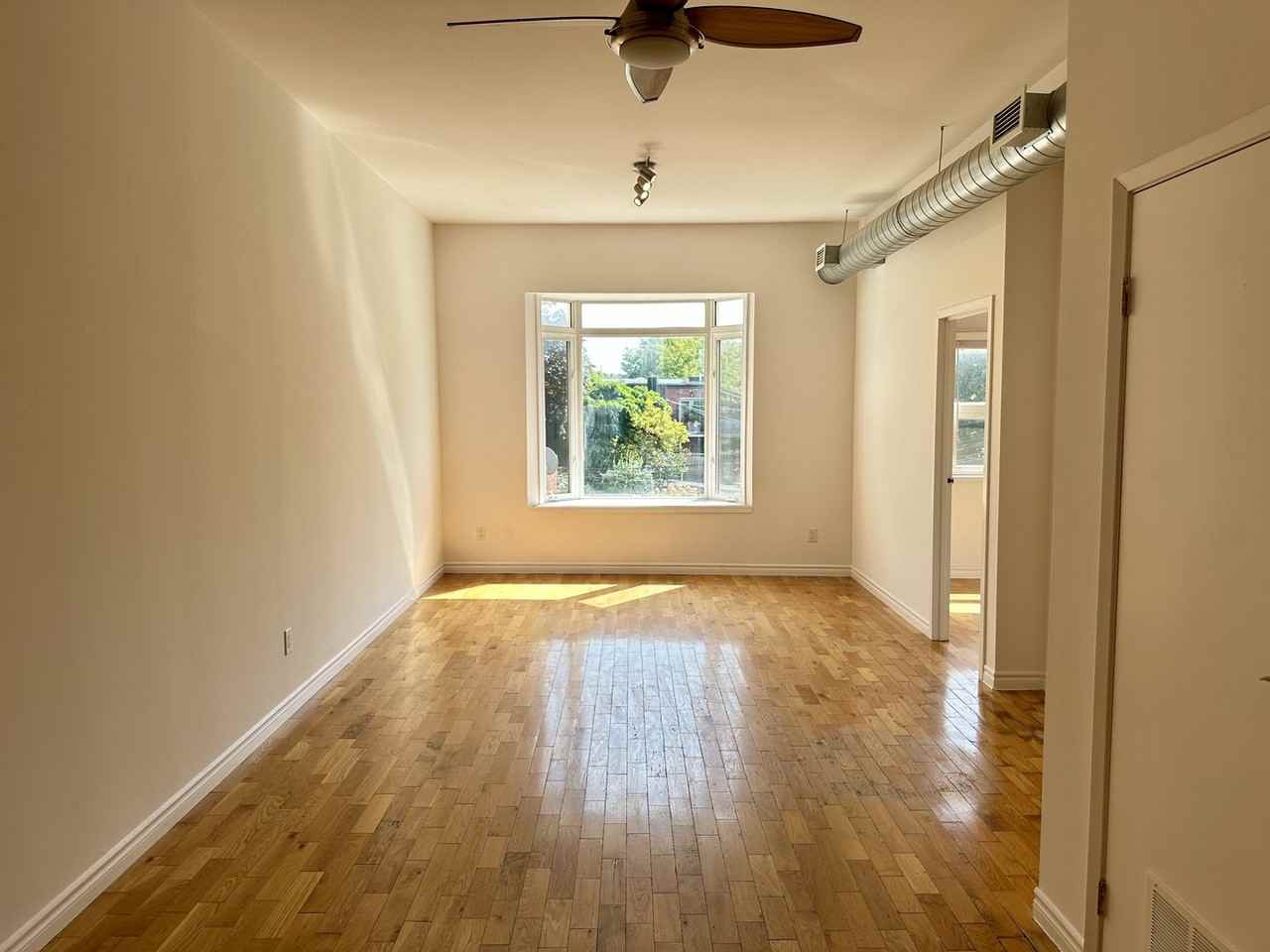 2909 Dundas St W - Photo 3 of 18