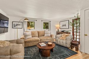 featured image of 500 W Francis St