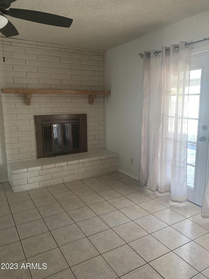 524 W Riviera Dr - Photo 6 of 9