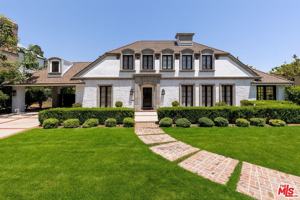 featured image of 908 N Rexford Dr